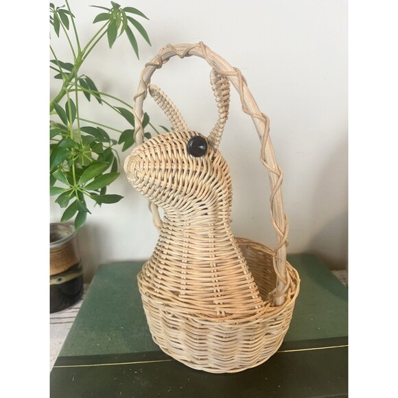 Vintage 1980’s Bunny Rabbit Shaped Wicker Basket Easter Handle Spring Home Decor - Picture 8 of 8